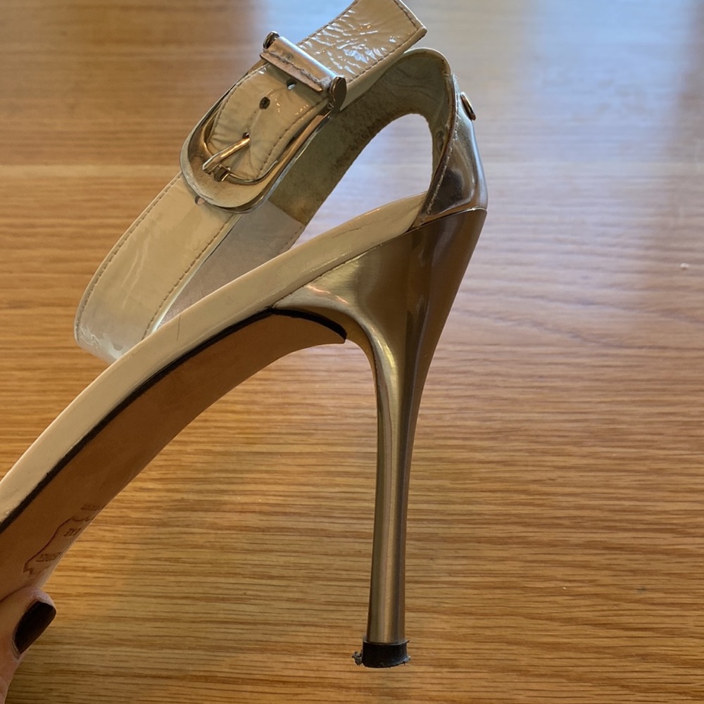 STUART WEITZMAN High Heel Patent White & Silver Ankle Strap Sandals Sz 8-1/2M - Picture 5 of 13